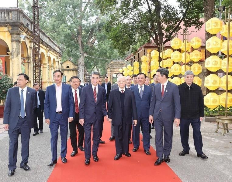 El dirigente y delegados a la actividad. El dirigente y delegados a la actividad.