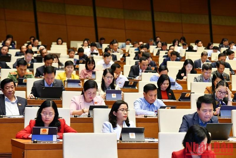 La reunión tuvo lugar en el salón de Dien Hong, en la Casa Parlamentaria, en Hanói. La reunión tuvo lugar en el salón de Dien Hong, en la Casa Parlamentaria, en Hanói.