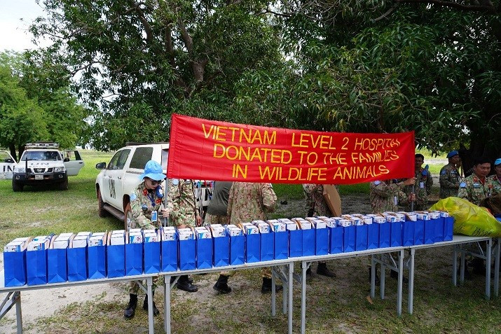 Donativos de la delegación para las familias pobres en la Reserva Natural de Rubkona. Donativos de la delegación para las familias pobres en la Reserva Natural de Rubkona.