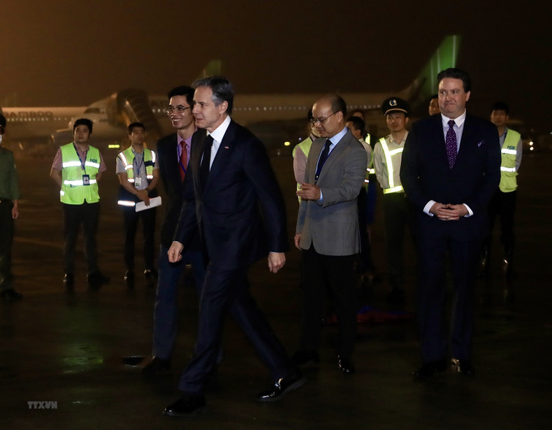 El jefe de la diplomacia estadounidense llega al aeropuerto internacional de Noi Bai, en Hanói. El jefe de la diplomacia estadounidense llega al aeropuerto internacional de Noi Bai, en Hanói.