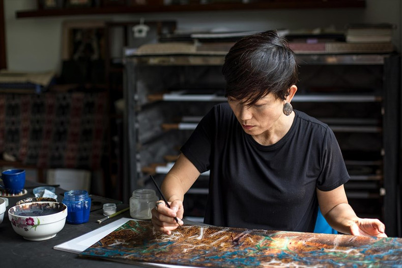 Ando Saeko trabaja en su estudio en Hoi An, en la provincia de Quang Nam. (Fotografía: Proporcionada por la artista Ando Saeko)