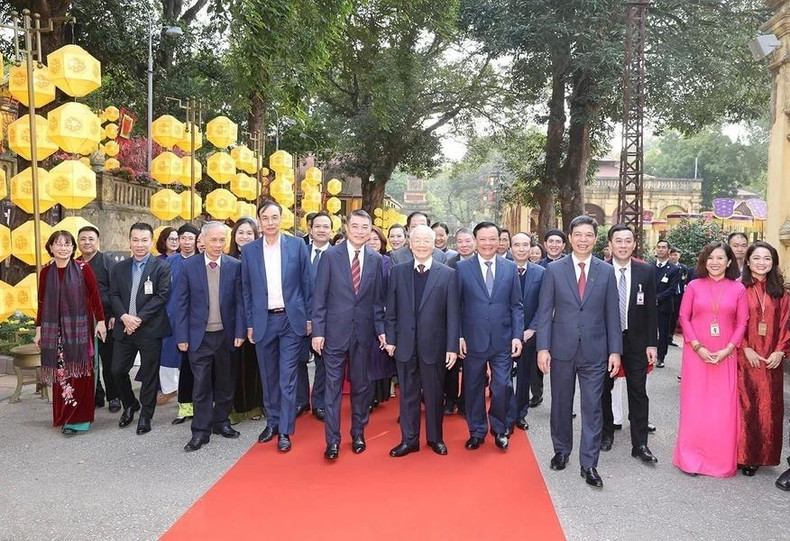 La ceremonia se efectúa en el Palacio de Kinh Thien. La ceremonia se efectúa en el Palacio de Kinh Thien.