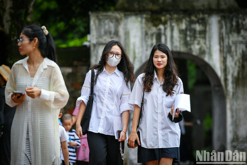 Los examinandos están ansiosos por la fecha. Los examinandos están ansiosos por la fecha.