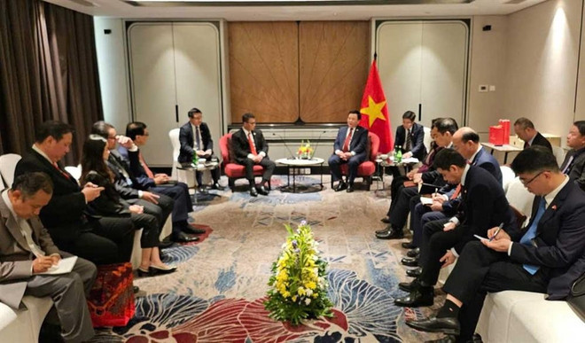 En la reunión con representantes del Partido Democrático de Lucha de Indonesia. (Fotografía: hcma.vn) En la reunión con representantes del Partido Democrático de Lucha de Indonesia. (Fotografía: hcma.vn)