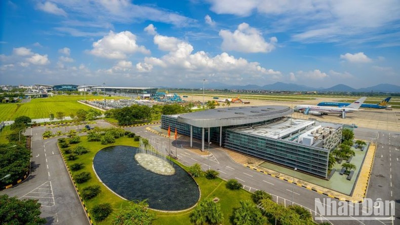 El resultado de esta votación confirma la posición y reputación de Noi Bai como puerta de entrada clave a Vietnam para el transporte aéreo internacional. El resultado de esta votación confirma la posición y reputación de Noi Bai como puerta de entrada clave a Vietnam para el transporte aéreo internacional.