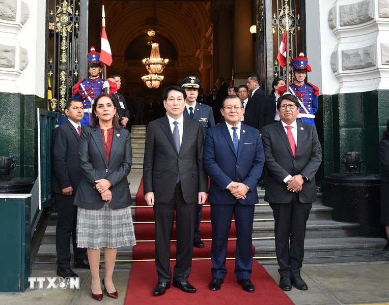 El presidente de Vietnam, Luong Cuong, y el titular del Congreso de Perú, Eduardo Salhuana. El presidente de Vietnam, Luong Cuong, y el titular del Congreso de Perú, Eduardo Salhuana.