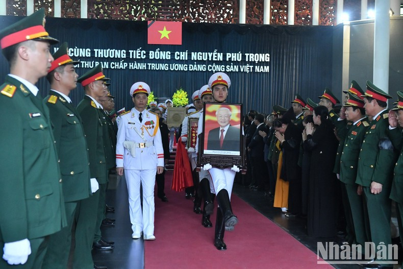 [Foto] Capitalinos despiden al secretario general Nguyen Phu Trong ảnh 1