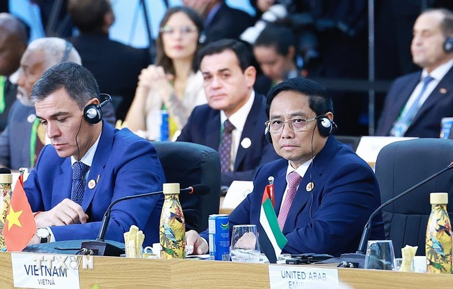 El jefe del Gobierno vietnamita Pham Minh Chinh asiste al evento.
