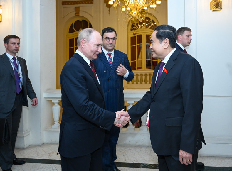 El máximo legislador vietnamita recibe al presidente ruso.