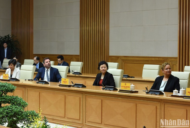 Miembros de la delegación del Grupo Apple. Miembros de la delegación del Grupo Apple.