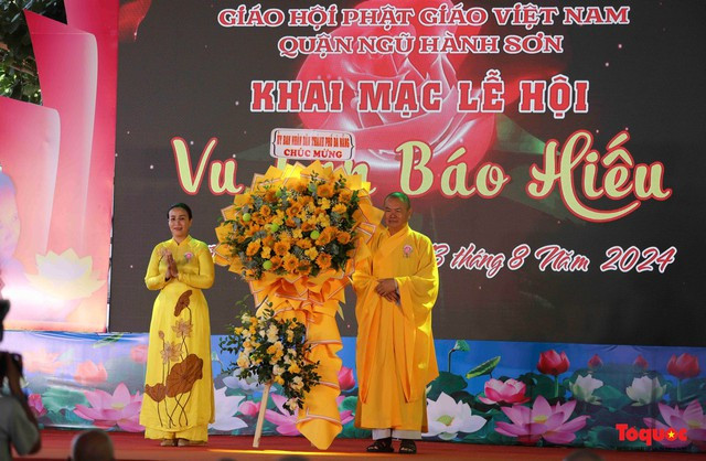La vicepresidenta del Comité Popular de Da Nang Nguyen Thi Anh Thi asiste al acto inaugural.