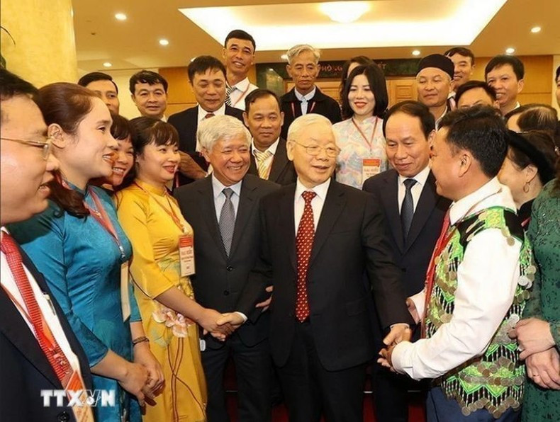El secretario general del CPV, Nguyen Phu Trong, y los delegados en la conferencia nacional para honrar a los presidentes de los comités del Frente de la Patria a nivel comunal y a los jefes del Comité de Trabajo del Frente. El secretario general del CPV, Nguyen Phu Trong, y los delegados en la conferencia nacional para honrar a los presidentes de los comités del Frente de la Patria a nivel comunal y a los jefes del Comité de Trabajo del Frente.