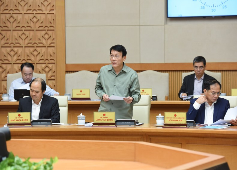 El ministro de Seguridad Pública, Luong Tam Quang, habla en la reunión. El ministro de Seguridad Pública, Luong Tam Quang, habla en la reunión.