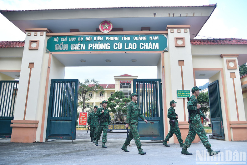Los oficiales y soldados han colaborado con otras fuerzas, los sectores y la localidad para manejar situaciones relacionadas con la defensa nacional, la seguridad y otros problemas, impulsando el desarrollo socioeconómico de la isla. Los oficiales y soldados han colaborado con otras fuerzas, los sectores y la localidad para manejar situaciones relacionadas con la defensa nacional, la seguridad y otros problemas, impulsando el desarrollo socioeconómico de la isla.