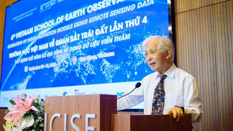 El director del Centro Internacional para la Ciencia y la Educación Interdisciplinarias (Icise), Tran Thanh Van, habla en el evento. El director del Centro Internacional para la Ciencia y la Educación Interdisciplinarias (Icise), Tran Thanh Van, habla en el evento.