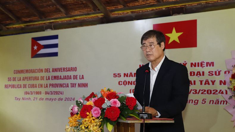 El vicepresidente del Comité Popular de Tay Ninh, Tran Van Chien. El vicepresidente del Comité Popular de Tay Ninh, Tran Van Chien.