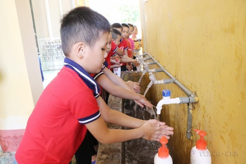 Los alumnos del jardín infantil Huong Thuong, en la ciudad de Thai Nguyen, tienen agua potable. (Foto: VNA)