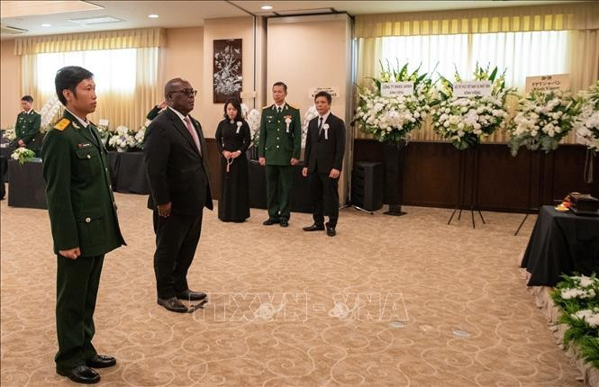 El embajador de Costa de Marfil en Japón. El embajador de Costa de Marfil en Japón.