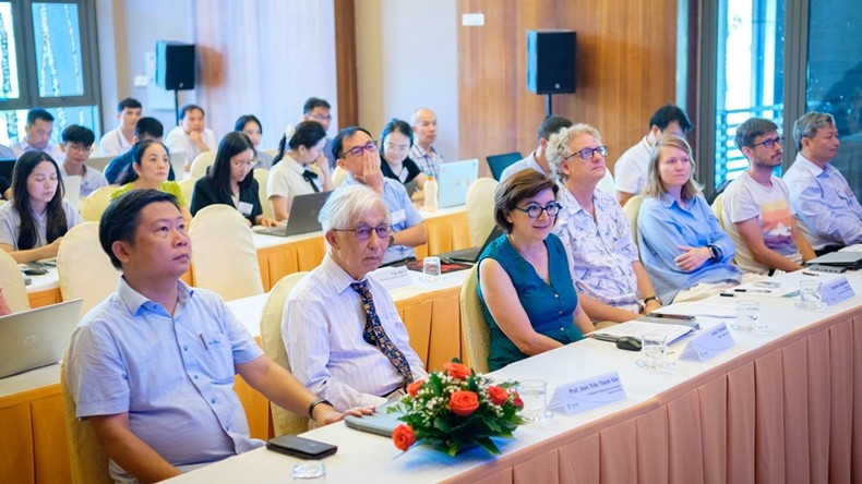 A la ceremonia asisten numerosos profesores, doctores e investigadores internacionales. A la ceremonia asisten numerosos profesores, doctores e investigadores internacionales.