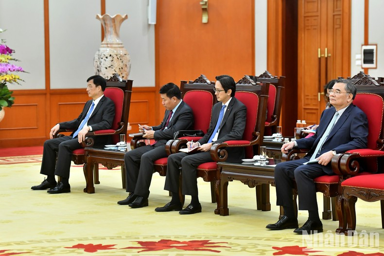 Delegados vietnamitas acuden a la cita. Delegados vietnamitas acuden a la cita.