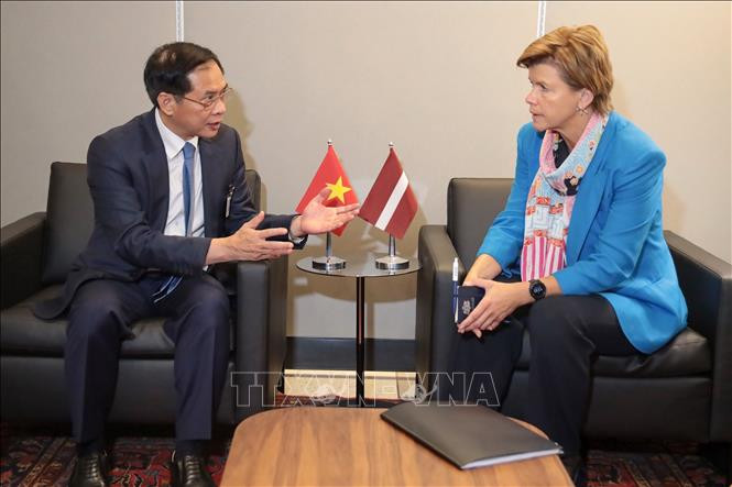 El viceprimer ministro y canciller de Vietnam, Bui Thanh Son y la canciller de Letonia, Baiba Braze. El viceprimer ministro y canciller de Vietnam, Bui Thanh Son y la canciller de Letonia, Baiba Braze.