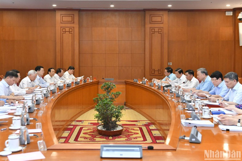 En la reunión. En la reunión.