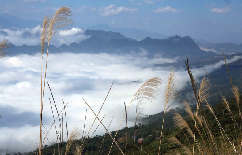 Hasta donde alcanza la vista, bajo el mar de nubes, se esconden pueblos idílicos. (Fuente: VNA)