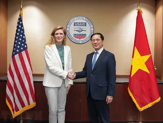 El canciller de Vietnam, Bui Thanh Son y la administradora de la Agencia del país norteamericano para el Desarrollo Internacional, Samantha Power (Fuente: VNA) El canciller de Vietnam, Bui Thanh Son y la administradora de la Agencia del país norteamericano para el Desarrollo Internacional, Samantha Power (Fuente: VNA)