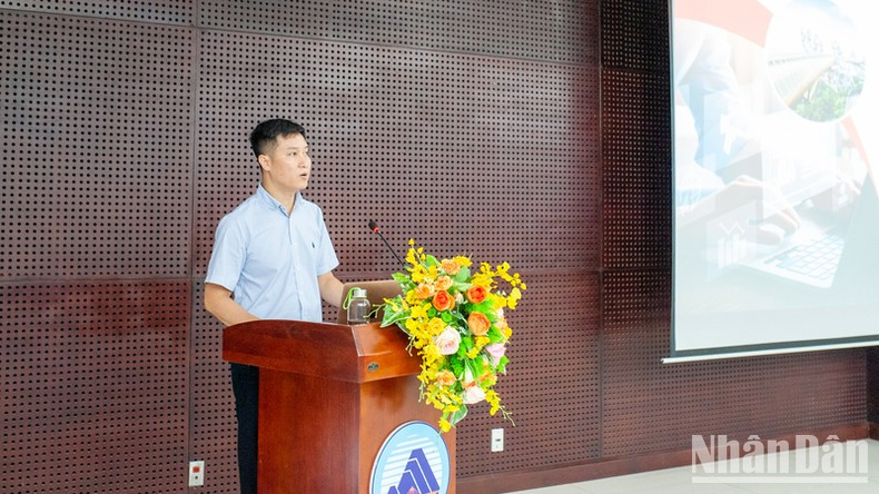 El editor adjunto de Vietnamplus Nguyen Hoang Nhat habla en la cita. El editor adjunto de Vietnamplus Nguyen Hoang Nhat habla en la cita.