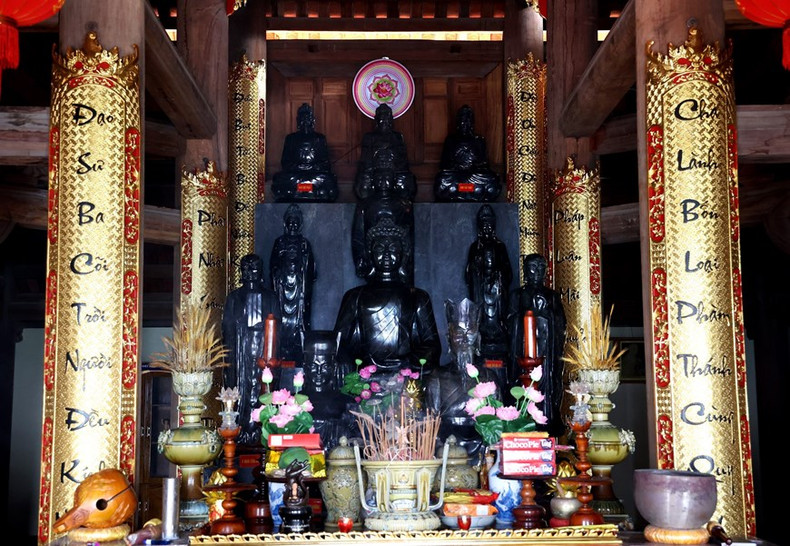 La estatua de Buda en la sala principal de la pagoda Da Tay en Truong Sa. Foto: VNA La estatua de Buda en la sala principal de la pagoda Da Tay en Truong Sa. Foto: VNA
