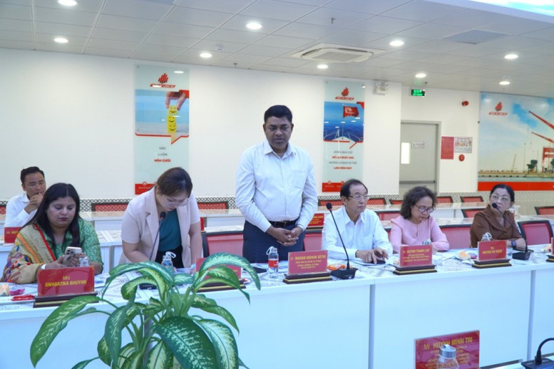 El cónsul general de la India en Ciudad Ho Chi Minh, Madam Mohan Sethi, habla en la cita.