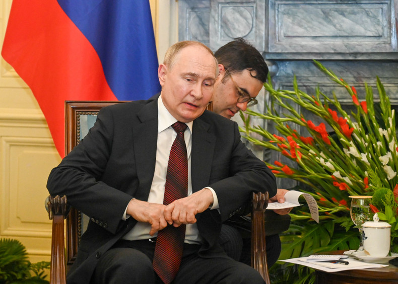 Titular de Asamblea Nacional de Vietnam recibe al presidente ruso ảnh 4