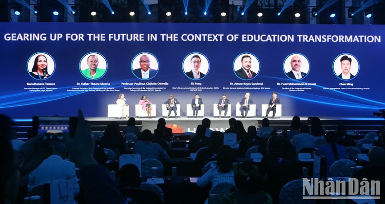 Foro sobre el papel de ICT en la promoción de la transformación digital en la educación.