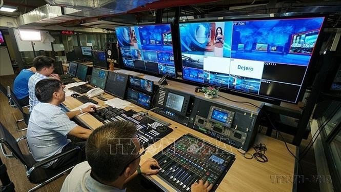 En el estudio de VNews (Foto: VNA) En el estudio de VNews (Foto: VNA)