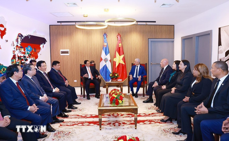 Ambos dirigentes sostienen conversaciones.