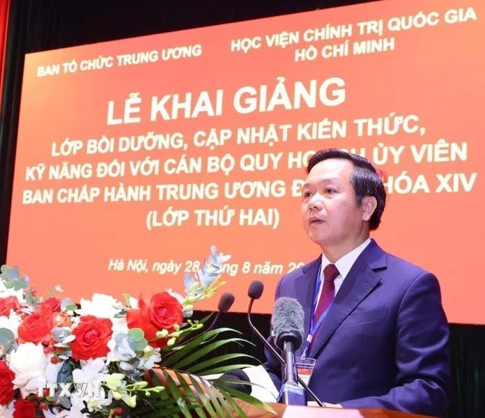 Pham Ngoc Quang, presidente del Comité Popular de la provincia de Ninh Binh. Pham Ngoc Quang, presidente del Comité Popular de la provincia de Ninh Binh.