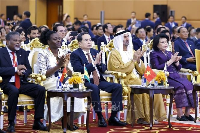 El presidente de la ANV Tran Thanh Man y los delegados. El presidente de la ANV Tran Thanh Man y los delegados.