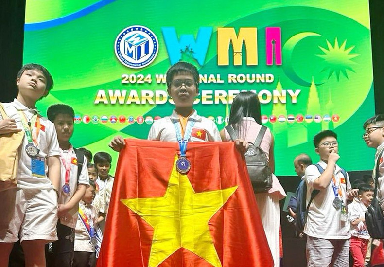 El estudiante Le Quang Vinh gana el premio Diamante.