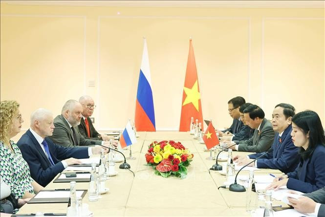 El titular de la Asamblea Nacional de Vietnam, Tran Thanh Man, se reúne con el presidente del Partido “Rusia Justa-Patriotas- Por la Verdad”, Sergey Mironov. (Foto: VNA) El titular de la Asamblea Nacional de Vietnam, Tran Thanh Man, se reúne con el presidente del Partido “Rusia Justa-Patriotas- Por la Verdad”, Sergey Mironov. (Foto: VNA)