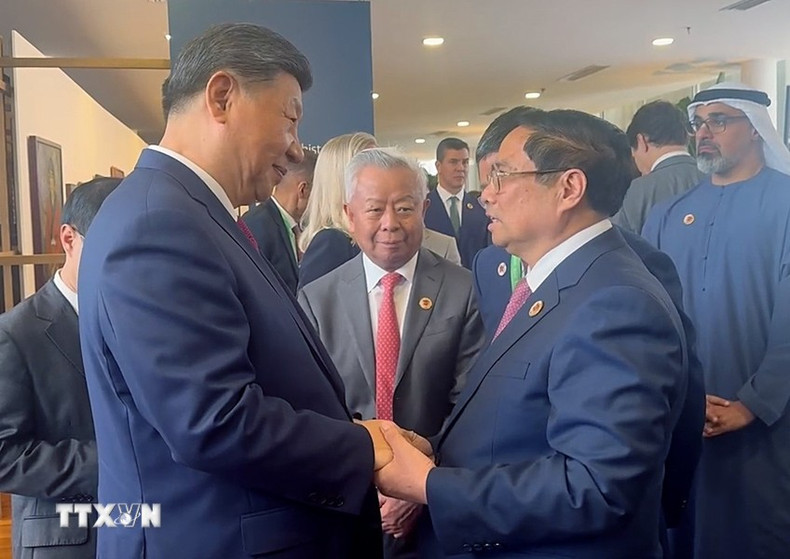 El premier vietnamita Pham Minh Chinh se reúne con el secretario general del Partido Comunista y presidente de China, Xi Jinping.