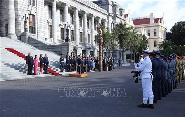 El primer ministro de Nueva Zelanda, Christopher Luxon, preside la ceremonia de bienvenida a su homólogo vietnamita, Pham Minh Chinh. (Foto: VNA) El primer ministro de Nueva Zelanda, Christopher Luxon, preside la ceremonia de bienvenida a su homólogo vietnamita, Pham Minh Chinh. (Foto: VNA)