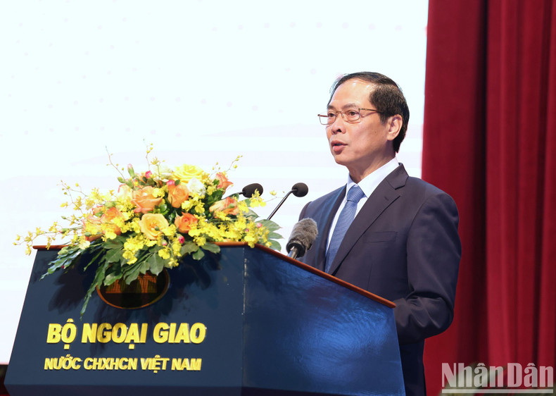 El canciller Bui Thanh Son habla en el acto. El canciller Bui Thanh Son habla en el acto.