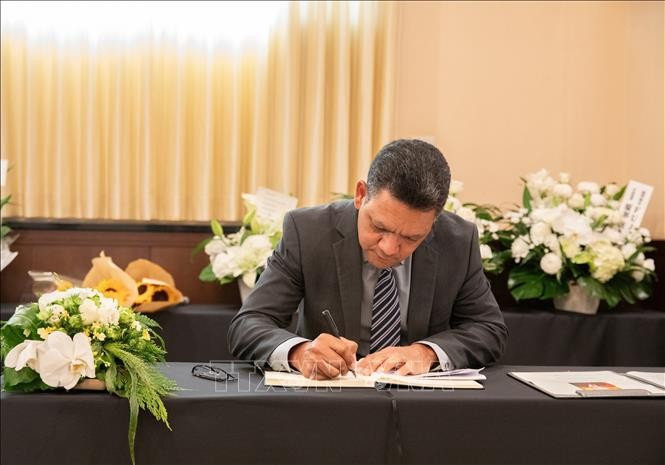 Representante de la Embajada de Sudáfrica. Representante de la Embajada de Sudáfrica.