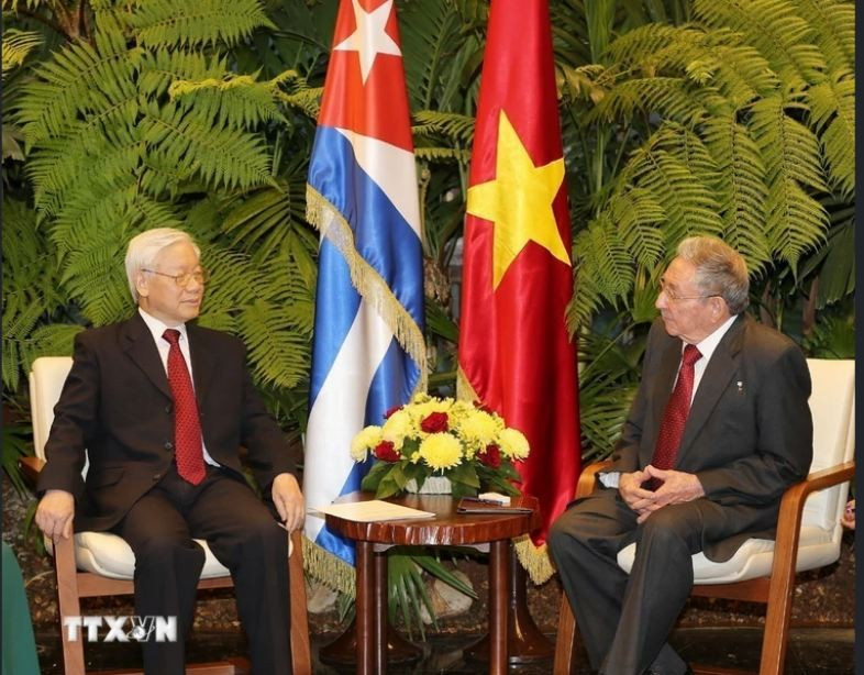 El secretario general del PCV, Nguyen Phu Trong, sostiene conversación con el primer secretario del Partido Comunista de Cuba y presidente de los Consejos de Estado y de Ministros, Raúl Castro Ruz, el 29 de marzo de 2018 en el Palacio de la Revolución en La Habana. El secretario general del PCV, Nguyen Phu Trong, sostiene conversación con el primer secretario del Partido Comunista de Cuba y presidente de los Consejos de Estado y de Ministros, Raúl Castro Ruz, el 29 de marzo de 2018 en el Palacio de la Revolución en La Habana.