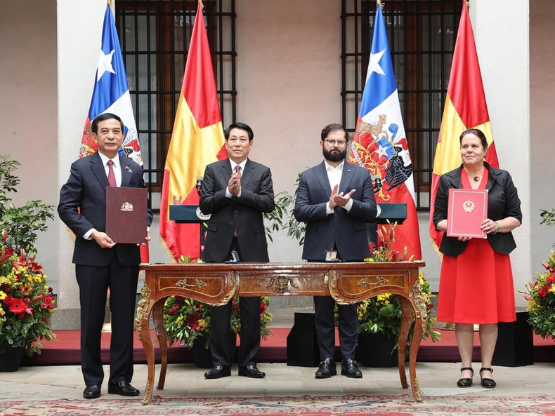 Los ministerios de Defensa de Vietnam y de Chile firman un acuerdo de cooperación. Los ministerios de Defensa de Vietnam y de Chile firman un acuerdo de cooperación.
