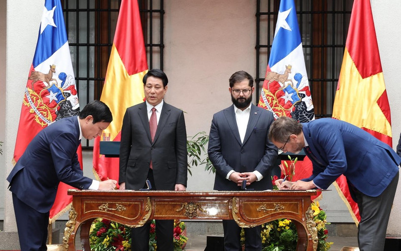 La firma de acuerdo de cooperación entre la Federación de Comercio e Industria de Vietnam y ProChile. La firma de acuerdo de cooperación entre la Federación de Comercio e Industria de Vietnam y ProChile.