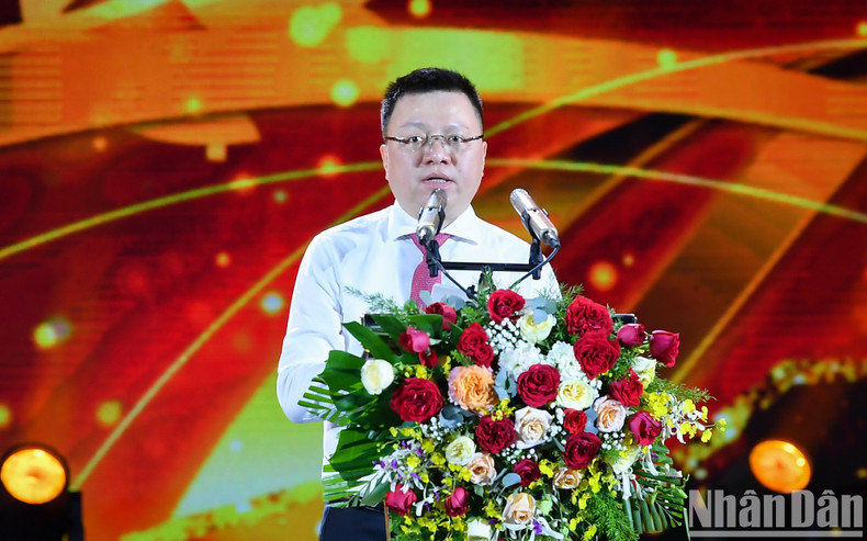 Le Quoc Minh, el presidente-editor de Nhan Dan, órgano central del Partido Comunista de Vietnam, pronuncia el discurso inaugural.