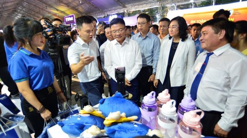 El vicepremier vietnamita Le Thanh Long asiste al evento. El vicepremier vietnamita Le Thanh Long asiste al evento.