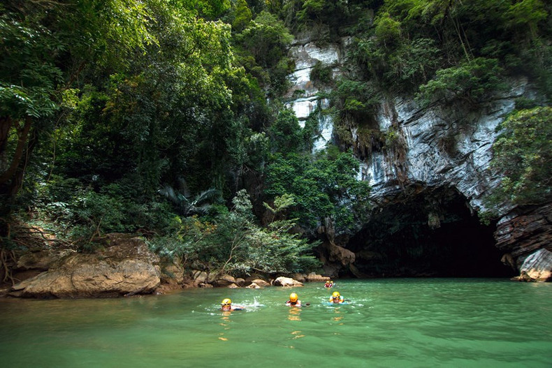 Río frente a la cueva de Tu Lan. (Fuente: VNA) Río frente a la cueva de Tu Lan. (Fuente: VNA)