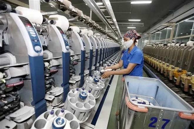 Fábrica de fibras Hoa Xa, de la Corporación Textil Nam Dinh, una de las unidades líderes de la industria en la producción de hilados para los mercados nacionales y de exportación. (Fuente: VNA) Fábrica de fibras Hoa Xa, de la Corporación Textil Nam Dinh, una de las unidades líderes de la industria en la producción de hilados para los mercados nacionales y de exportación. (Fuente: VNA)